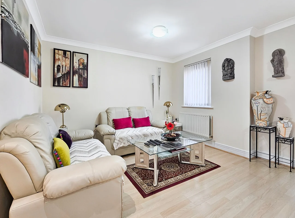 Property photo 2 of 11 Living Room