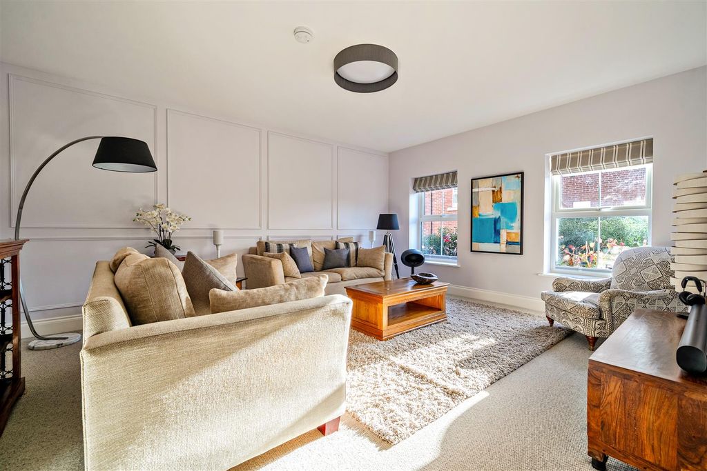 Property photo 3 of 25 Sitting Room