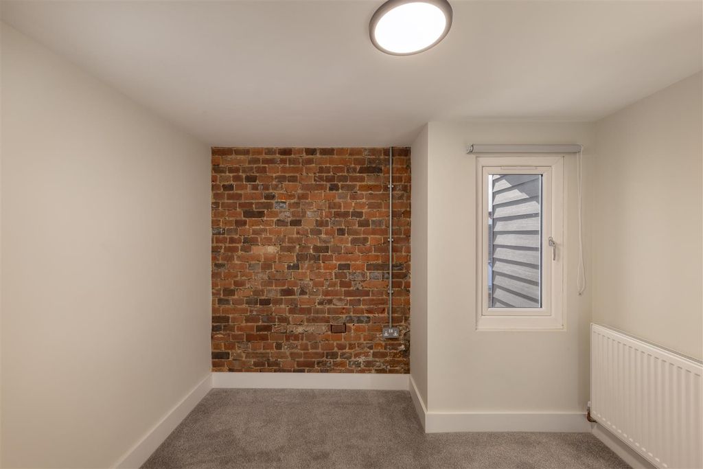 Property photo 2 of 7 3 Vincent Walk 013.Jpg