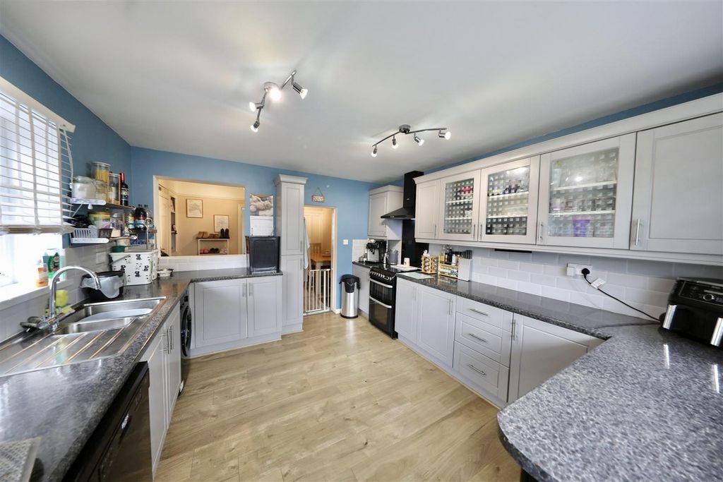 Property photo 2 of 17 Kitchen