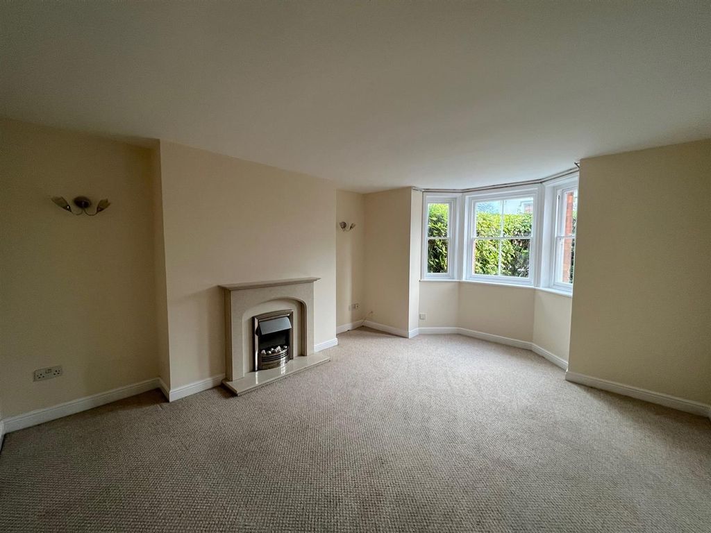 Property photo 3 of 6 32A Abbey Road Lounge.Jpg