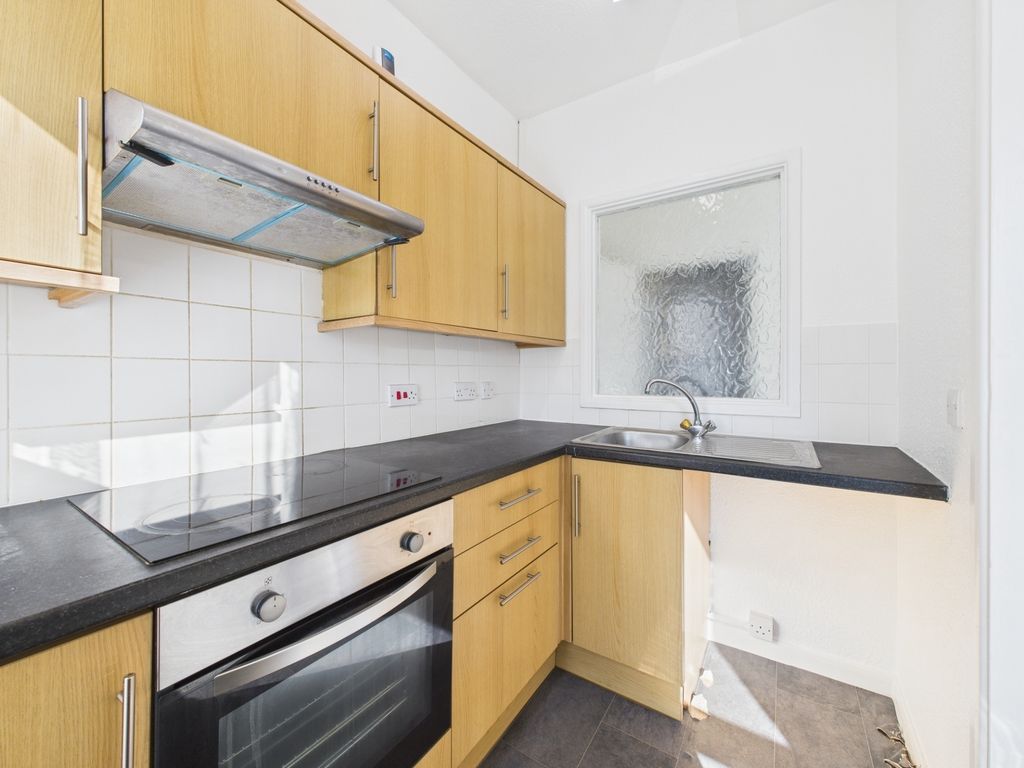 Property photo 3 of 12 Photo 6