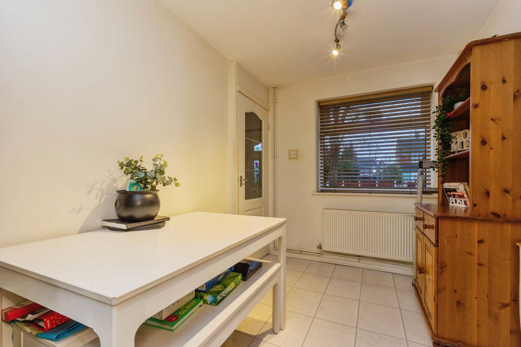 Property photo 3 of 13 Kitchen