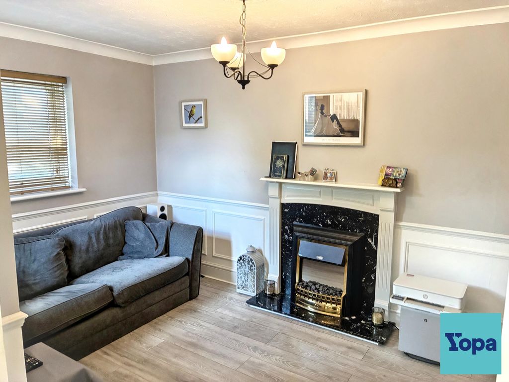 Property photo 2 of 12 Lounge