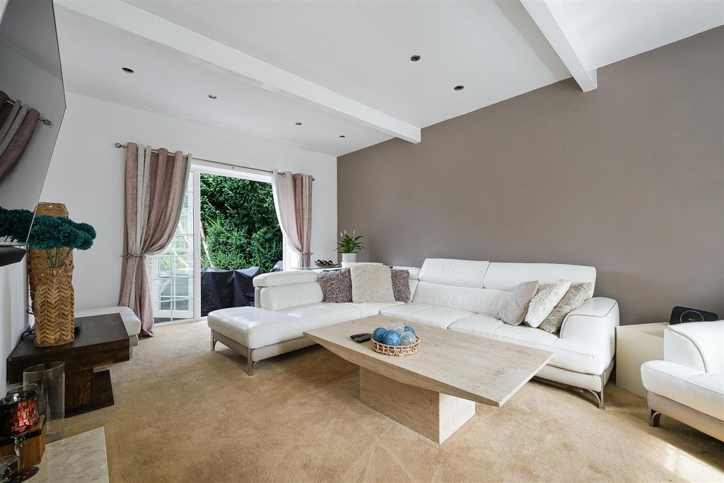 Property photo 3 of 32 Buckles Way (20).Jpg