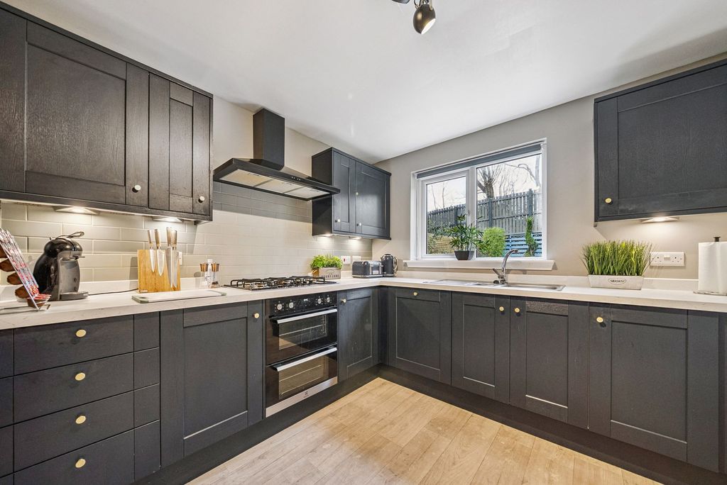 Property photo 3 of 38