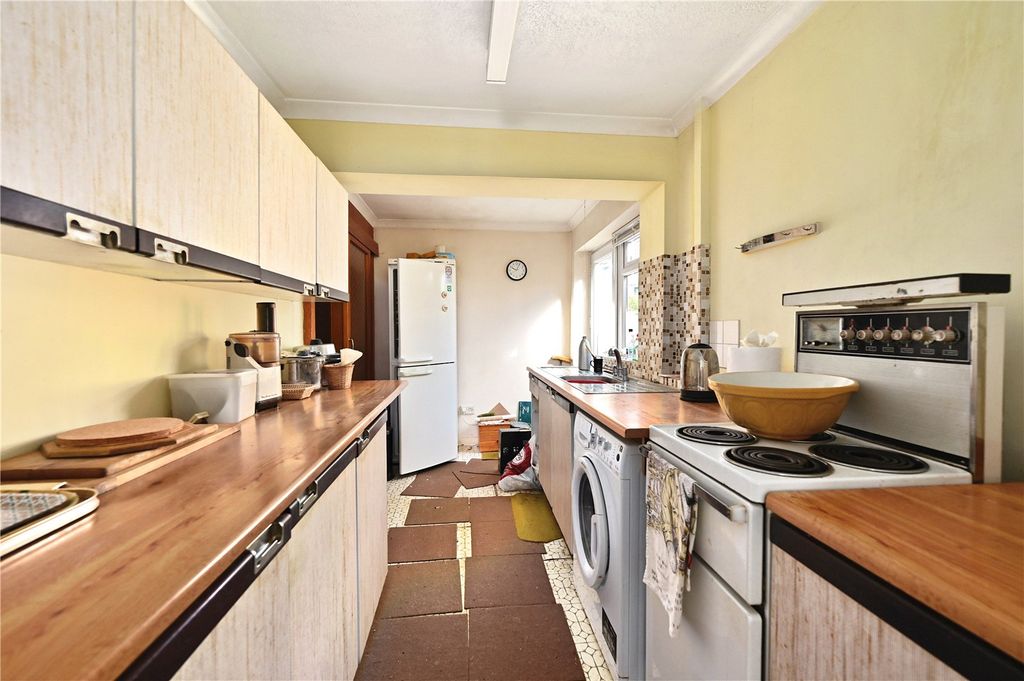 Property photo 3 of 10 Picture No. 12