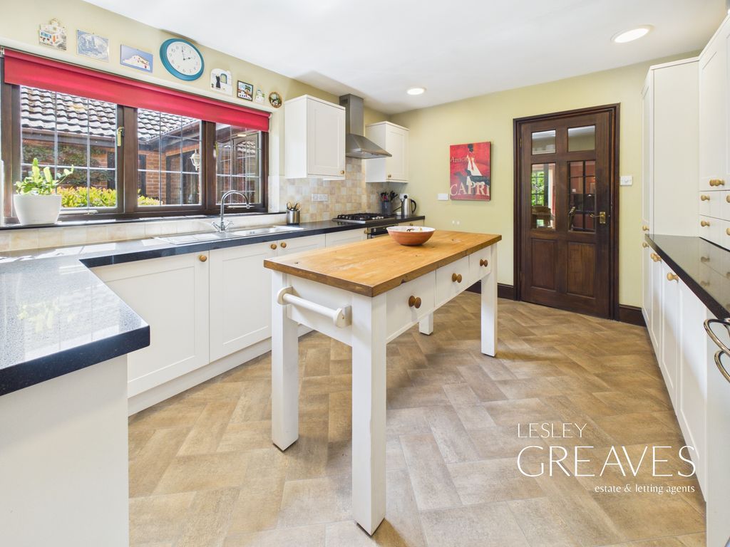Property photo 3 of 25 Kitchen