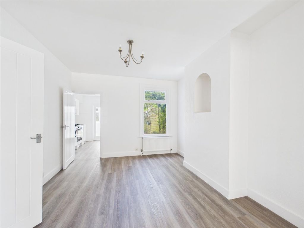Property photo 3 of 13 Cam01563G0-Pr0255-Still004.Jpg