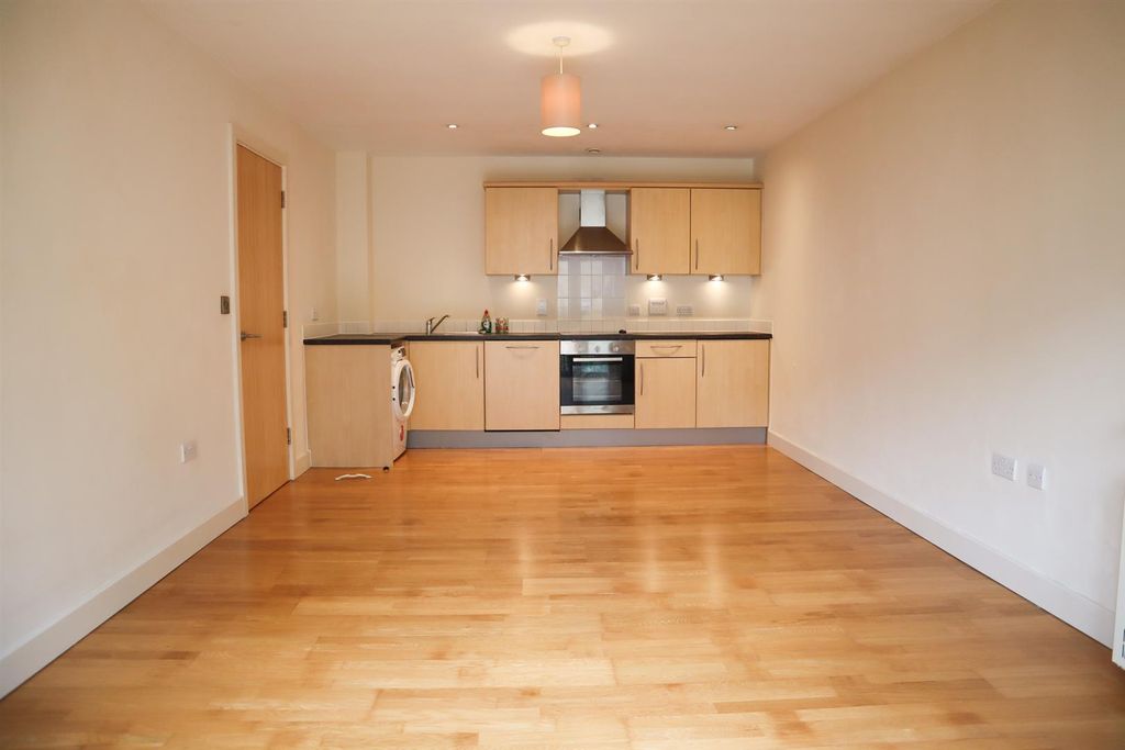 Property photo 2 of 9 Kitchen/Lounge/Diner