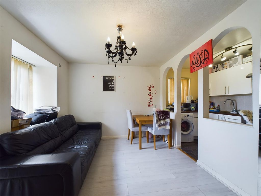 Property photo 2 of 31
