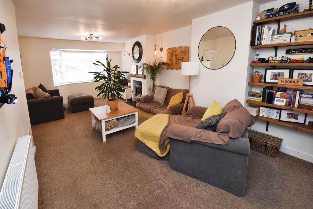 Property photo 2 of 17