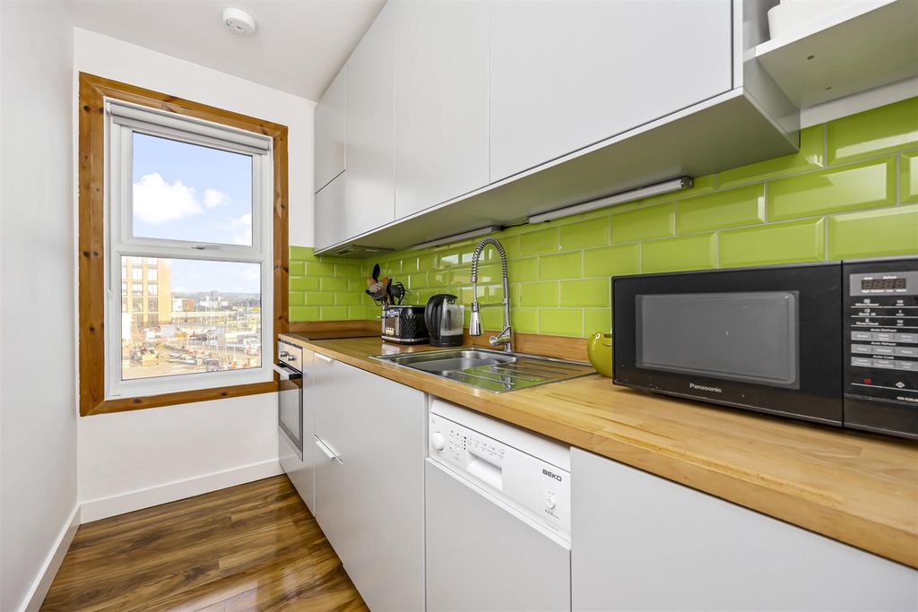 Property photo 2 of 17 Teville Road_25_Flat 3-008.Jpg