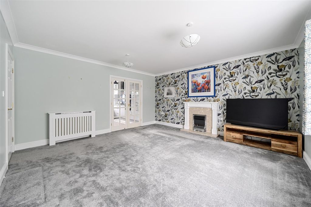 Property photo 2 of 17 Sitting Room