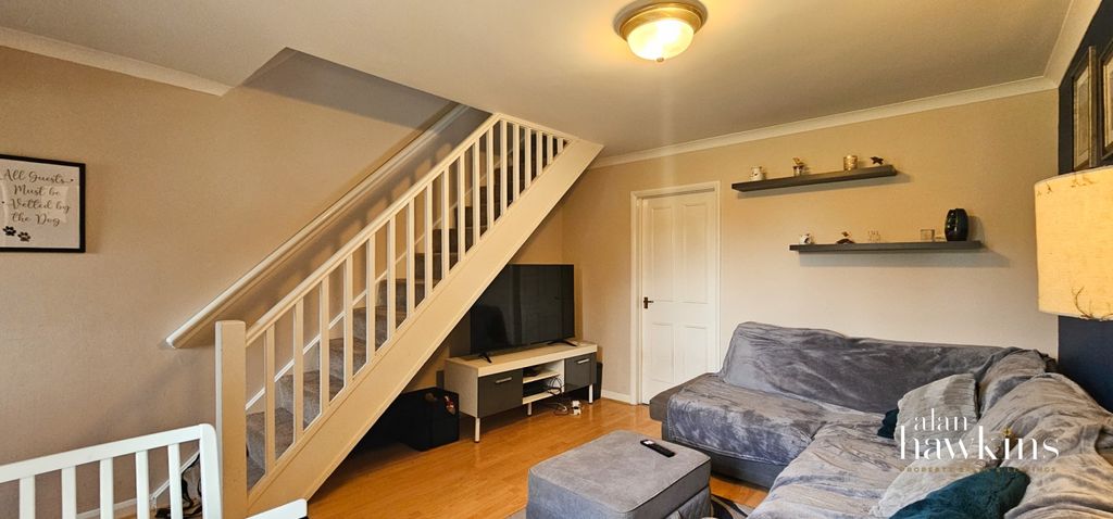 Property photo 2 of 8 20251008_153927-3