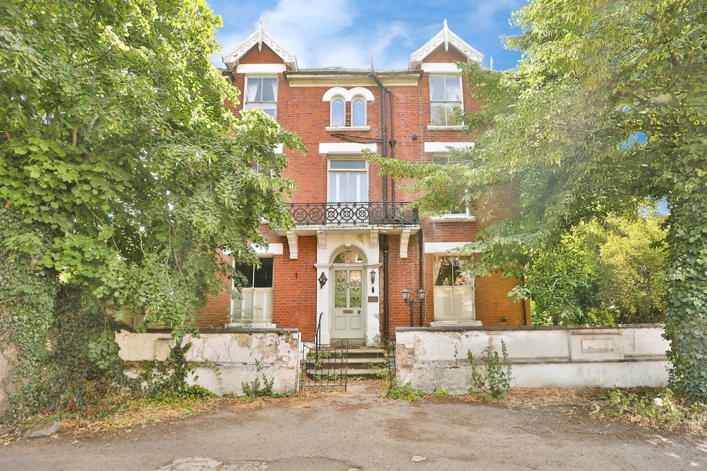 Property photo 1 of 17