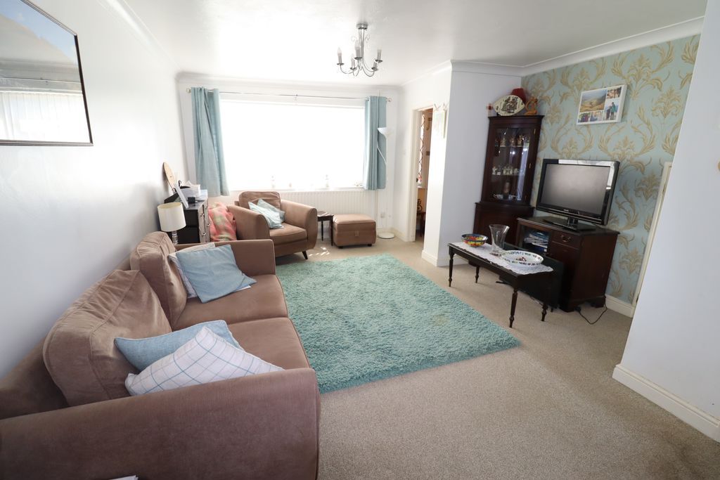 Property photo 2 of 13 Lounge