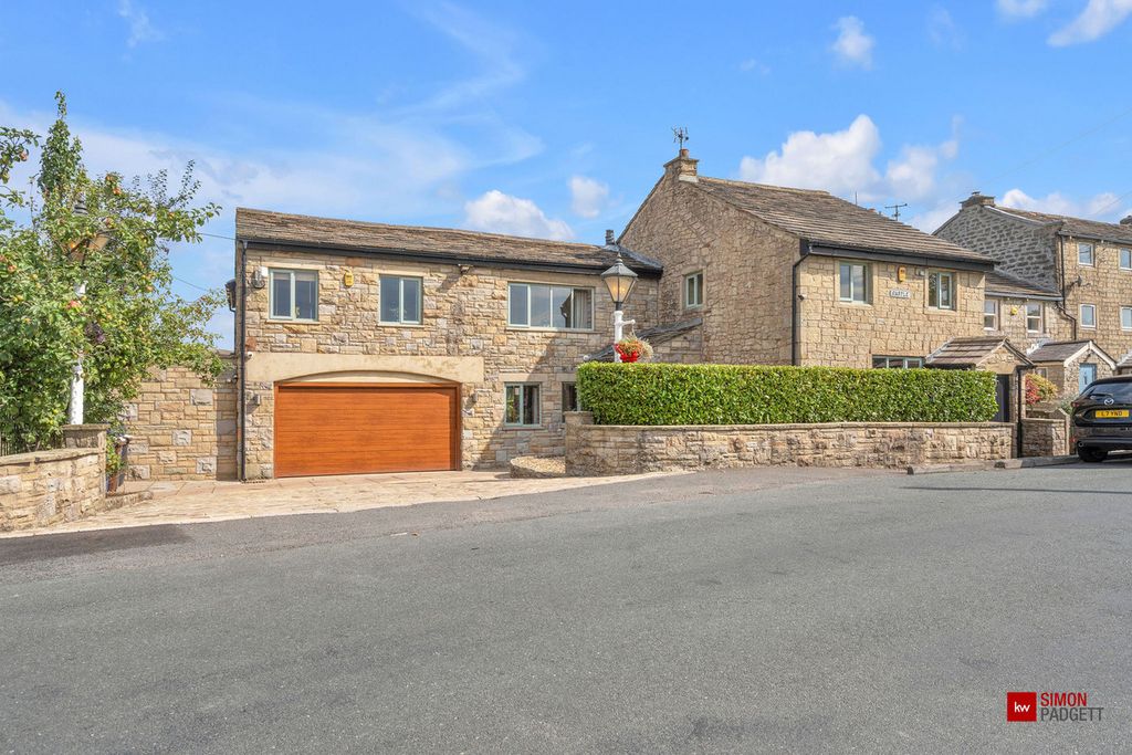Property photo 1 of 48