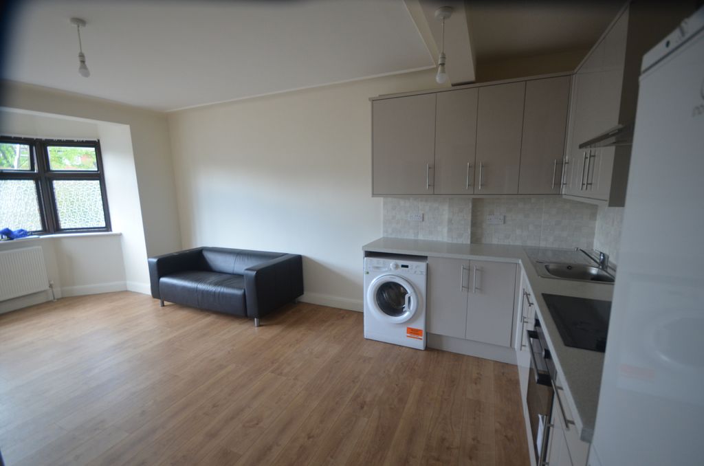 Property photo 3 of 6 Gallery