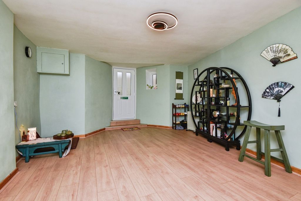 Property photo 3 of 20 Pbox-Img.Jpg