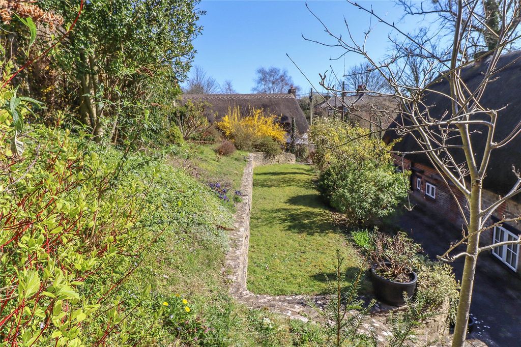 Property photo 2 of 17 Picture No. 32