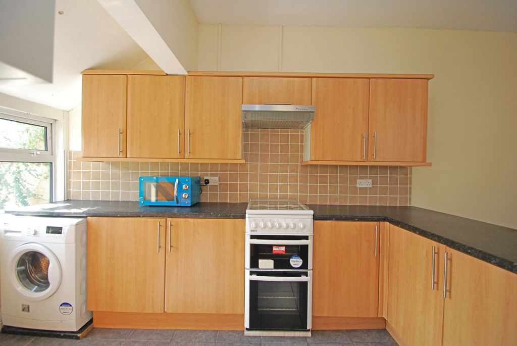 Property photo 3 of 11 Photo 4