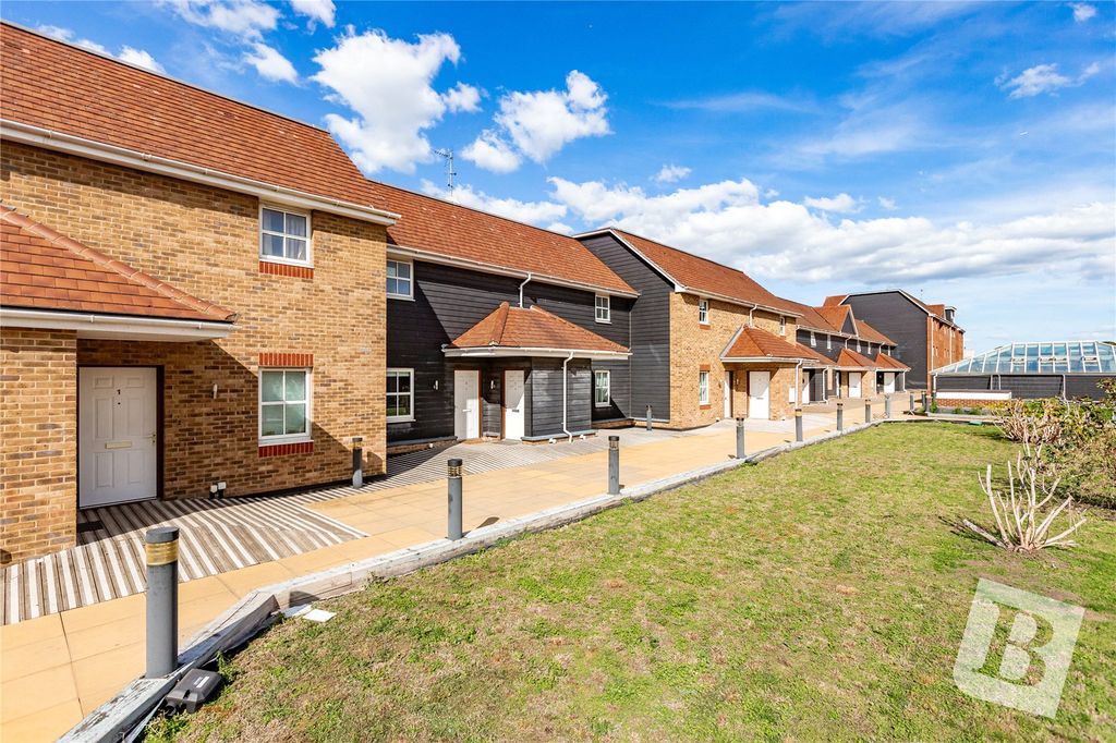 Market Place, Romford RM1, 2 bed flat for sale, £250,000 | PrimeLocation