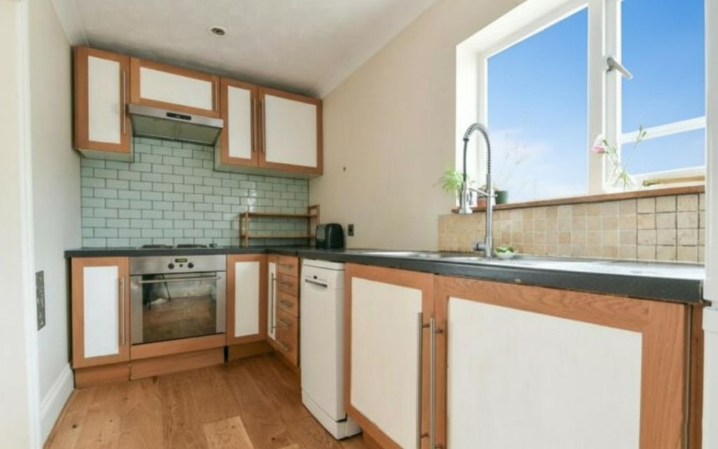 Property photo 3 of 11 Kitchen