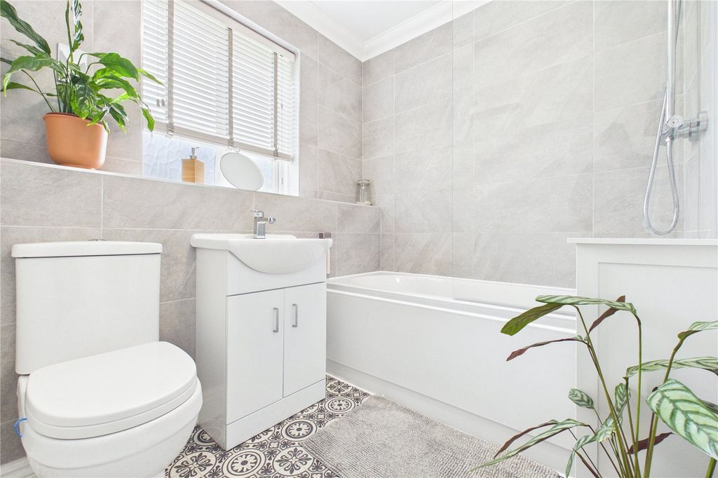 Property photo 3 of 15 Bathroom