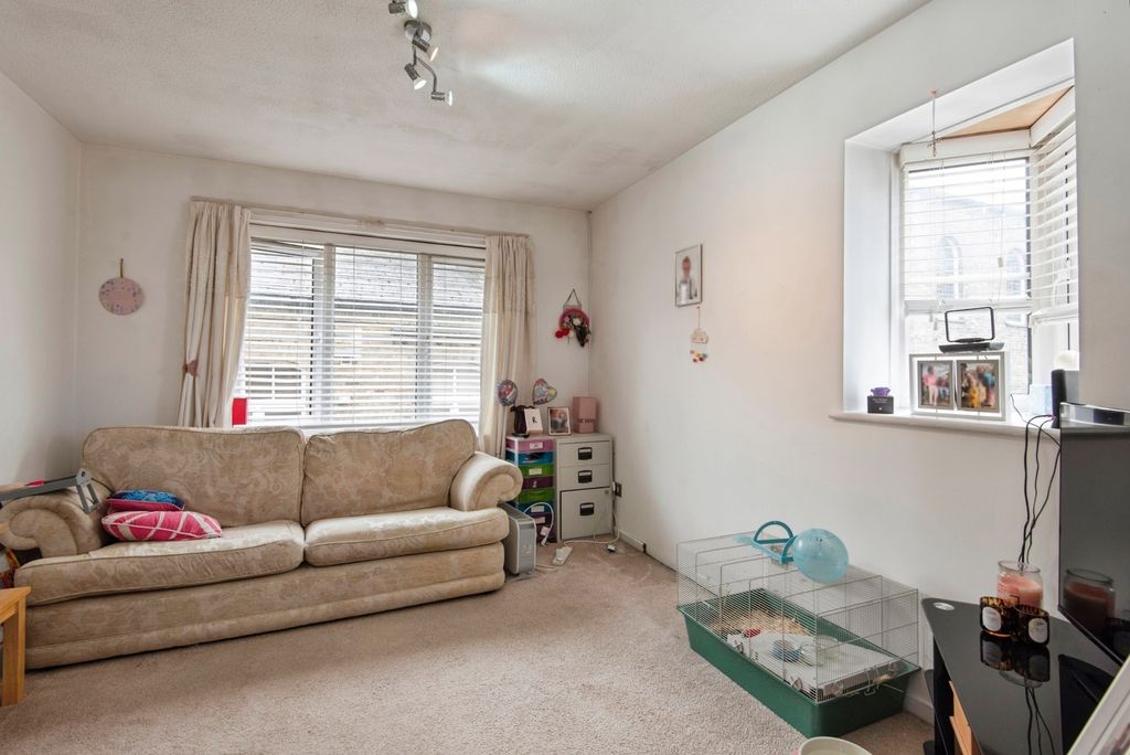 Property photo 3 of 11 Pbox-Img.Jpg