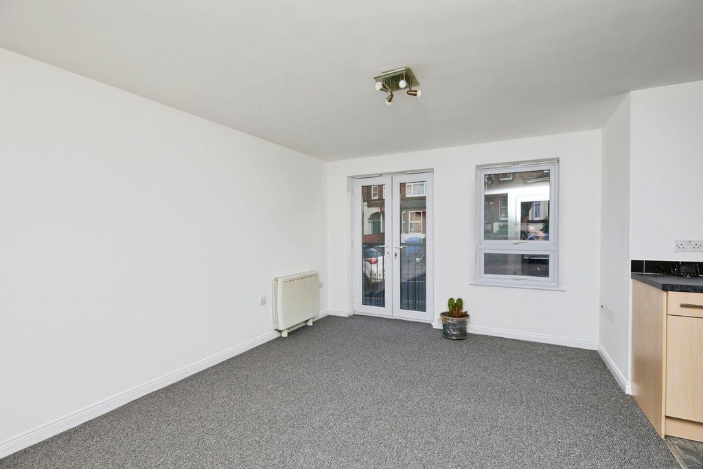 Property photo 2 of 16 Lounge