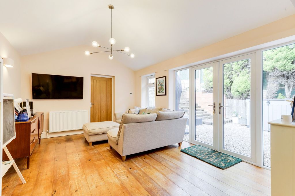 Property photo 3 of 26