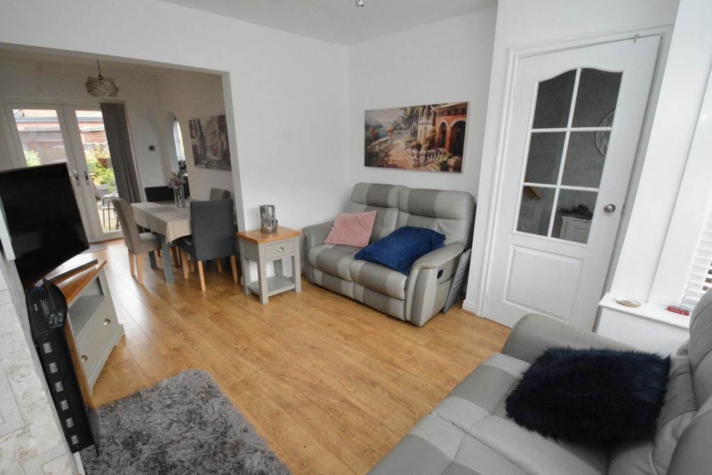 Property photo 2 of 15 Lounge