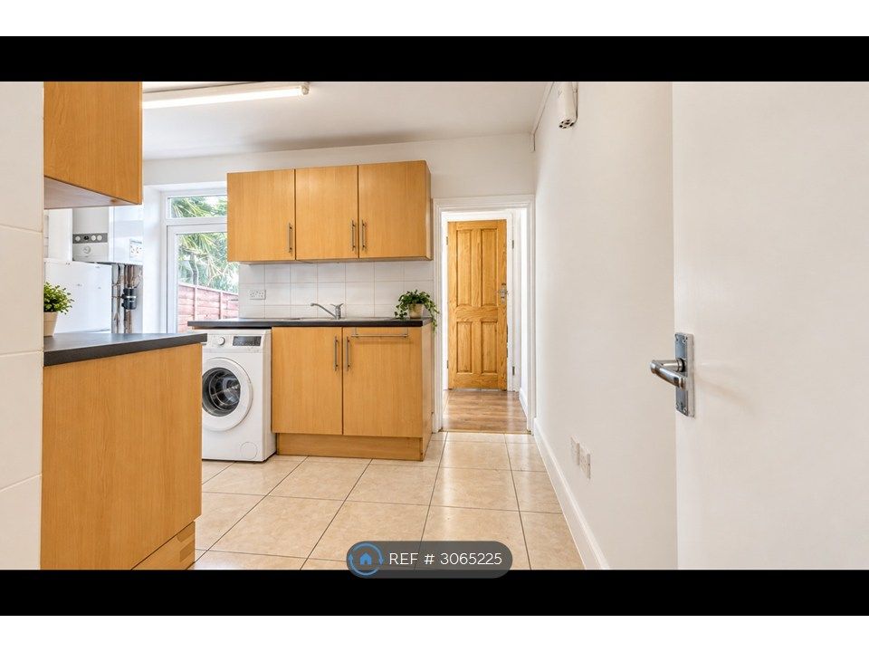 Property photo 3 of 15 Kitchen