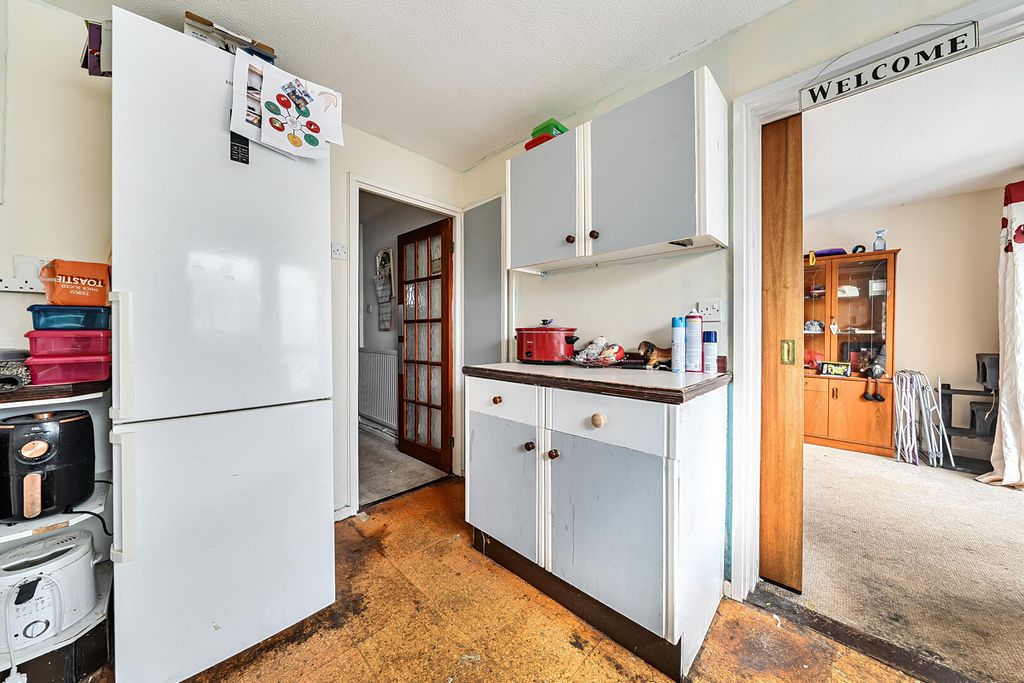 Property photo 3 of 20 Kitchen
