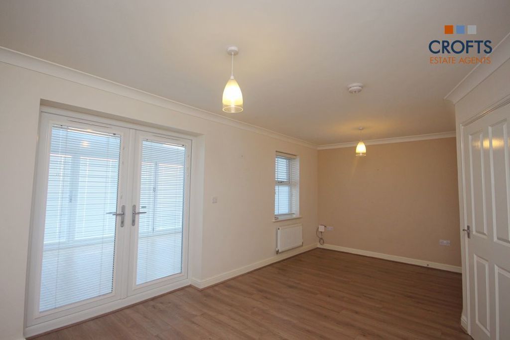 Property photo 2 of 11 Lounge