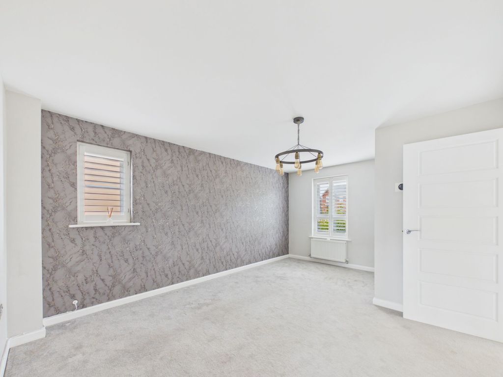 Property photo 3 of 10 Living Room
