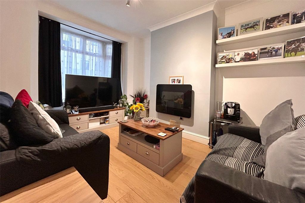 Property photo 3 of 8 Picture No. 06