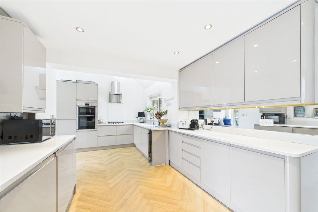 Property photo 2 of 13 Picture No. 19