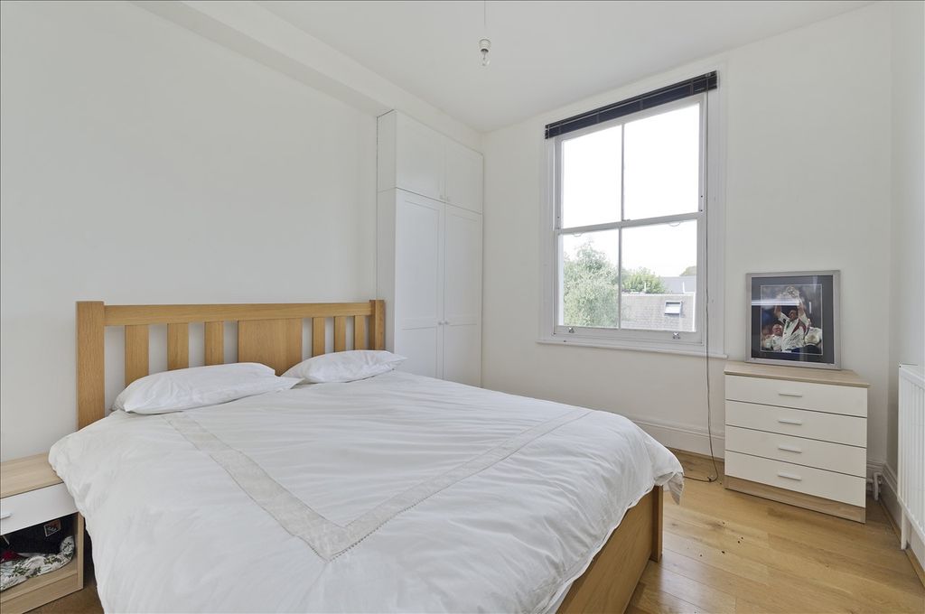 Property photo 2 of 6 Bedroom