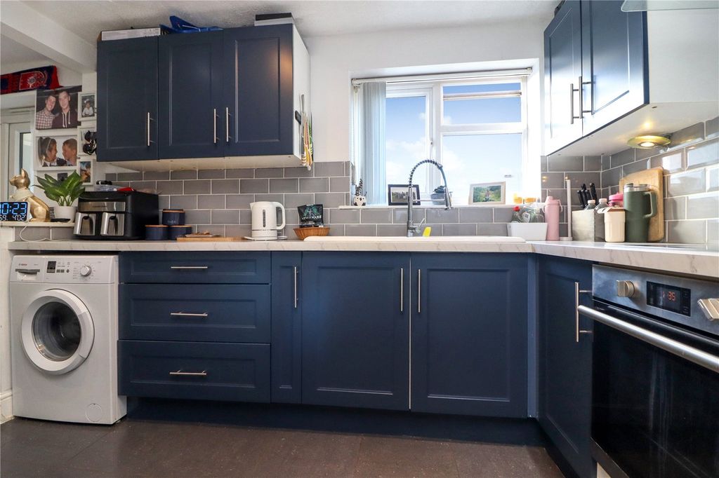 Property photo 3 of 16 Picture No. 32