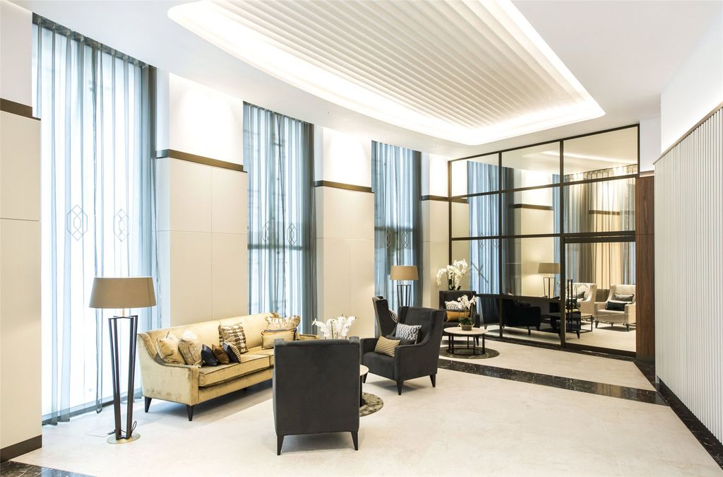 Property photo 1 of 7 Lobby