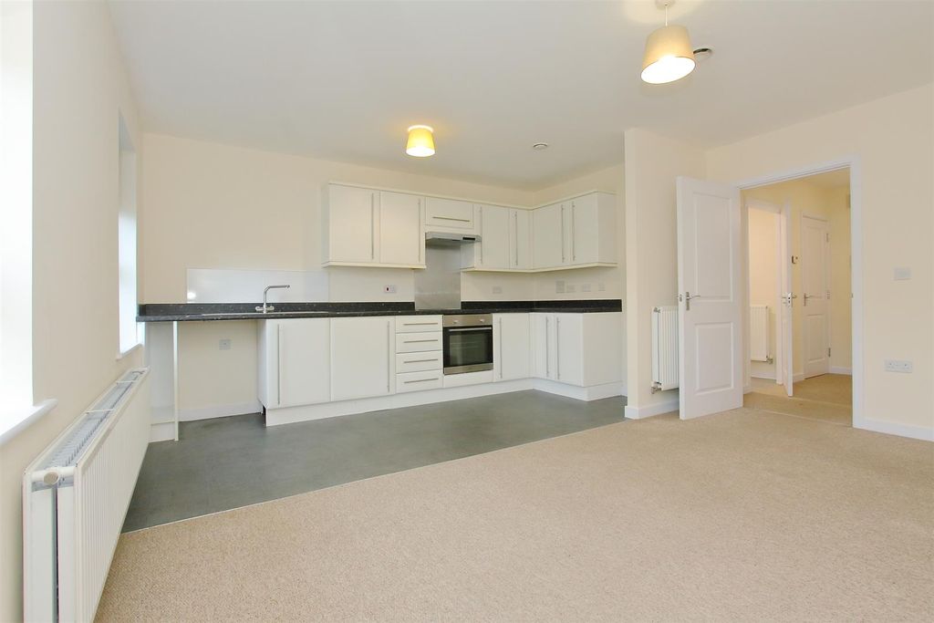 Property photo 3 of 12 Flat 11, 316 Hinkler Road (13).Jpg