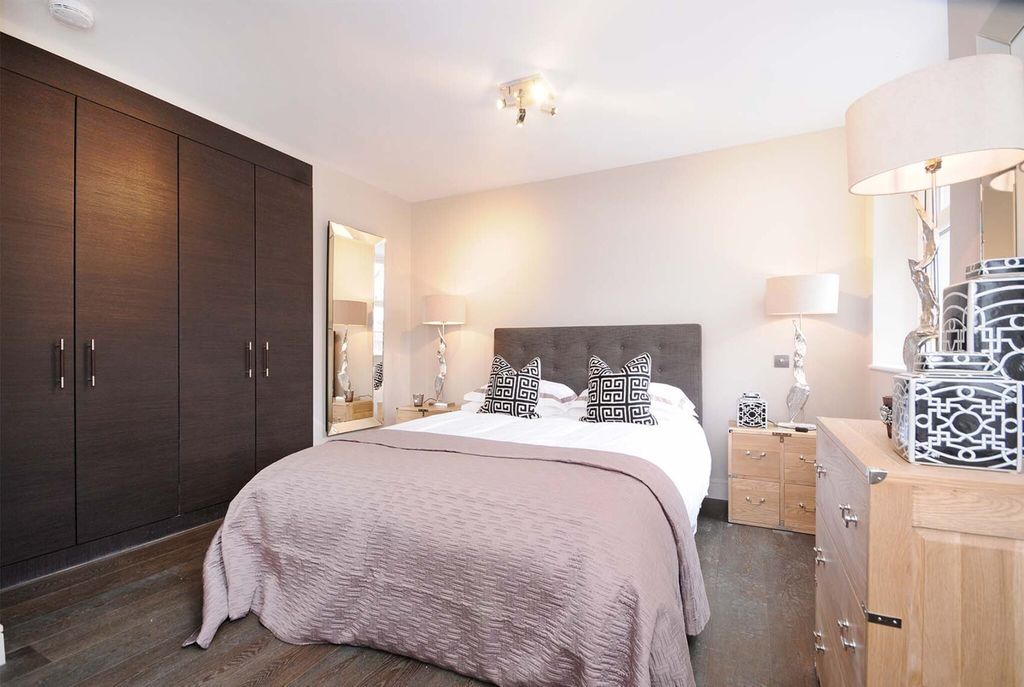 Property photo 3 of 9 Bedroom