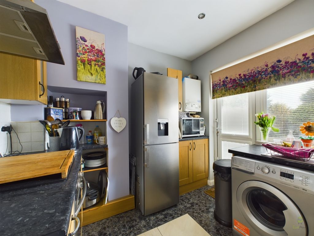 Property photo 3 of 9 Kitchen
