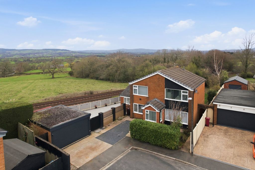 Property photo 1 of 52