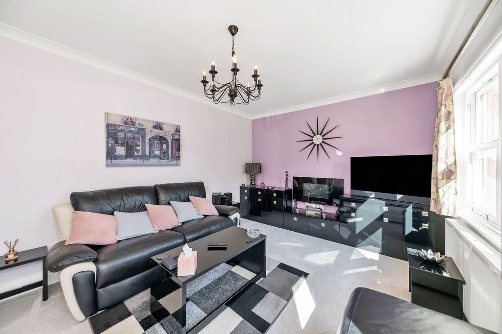 Property photo 2 of 33