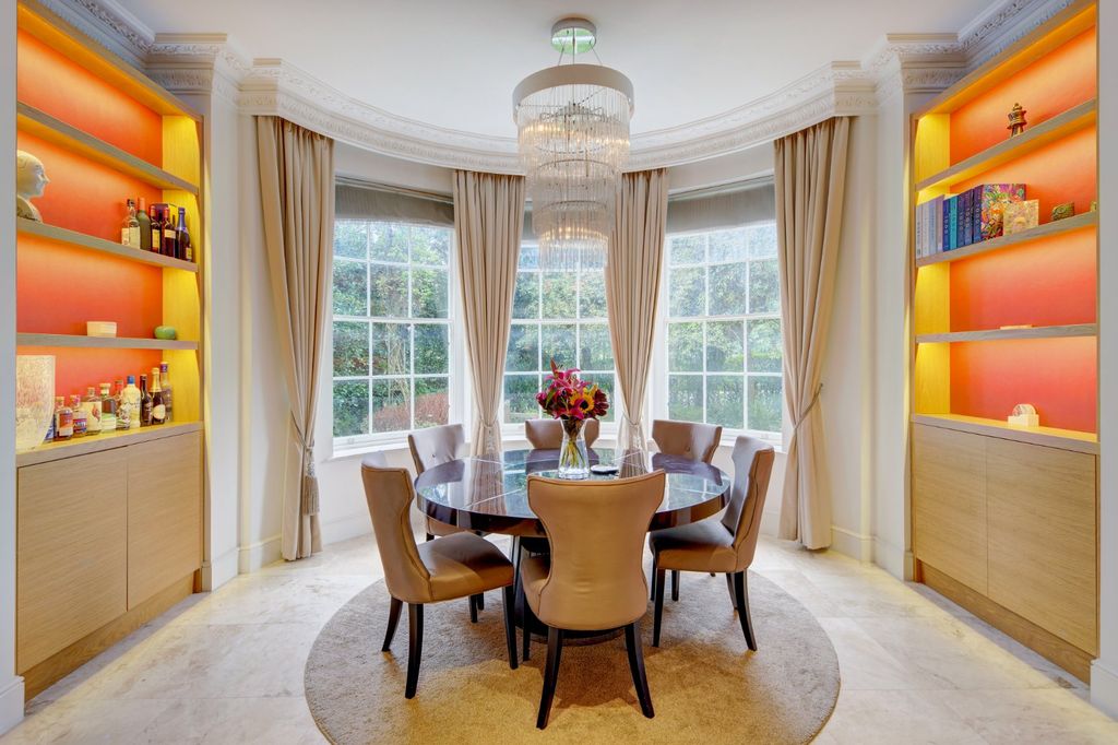 Property photo 3 of 10 Dining Area