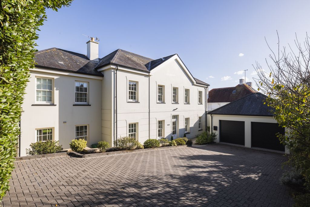 Property photo 1 of 20