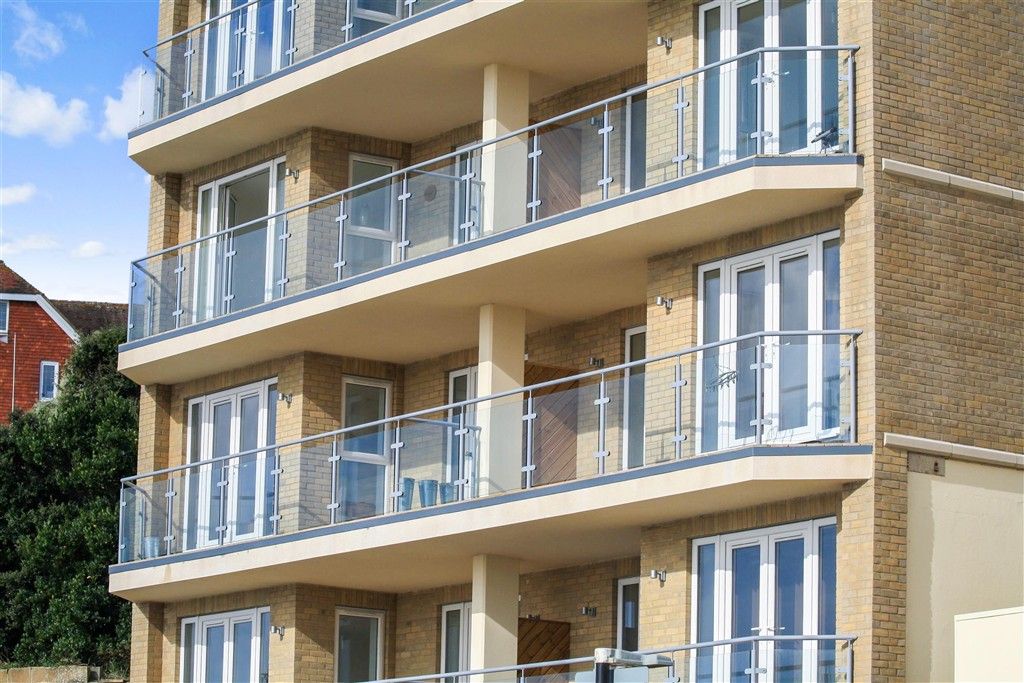 Property photo 2 of 14 Front Aspect